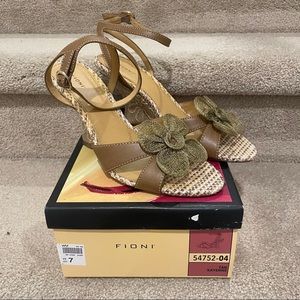Fioni Kayenne Open Toe Brown Wedge Sandal sz 7
